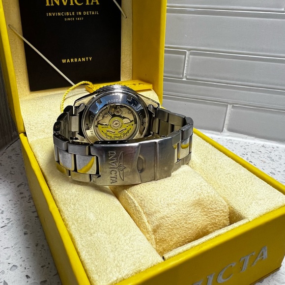 ***Invicta Diver w/ original box and warranty - Picture 4 of 7